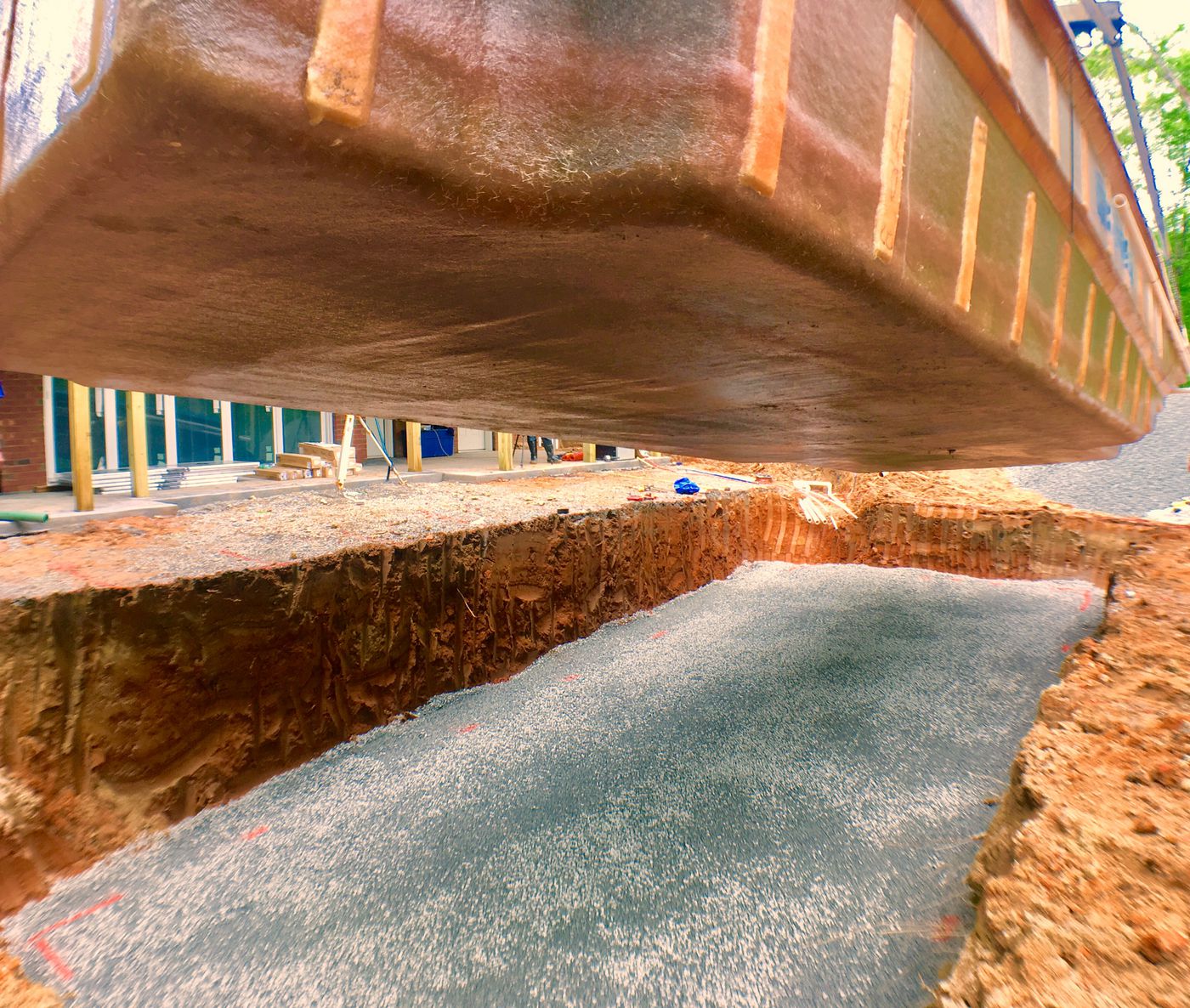 installing fiberglass pool